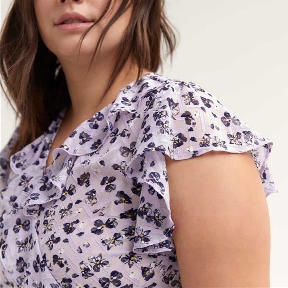 Pennington’s Floral Blouse - Picture 2 of 6